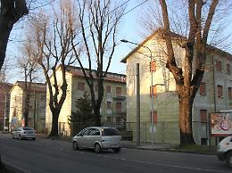 Topi, sporcizia e amianto: degrado nelle tre palazzine Aler