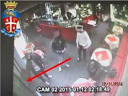 Rubano le chiavi da un bar, presi e denunciati