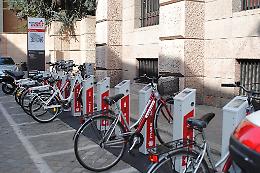 Bike sharing, 151 abbonati e 2600 prelievi di bici