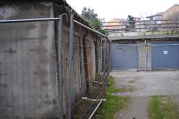 Amianto nei garage di via Giuseppina, il Comune: 'Intervento nel 2011 poi cancellato'