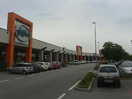 Autobus buca una gomma, traffico in tilt in tangenziale
