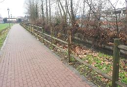 Ciclabile 'brutalizzata' dai vandali
