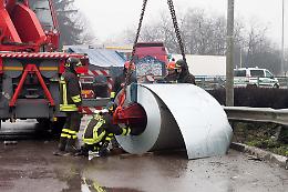 Camion perde il carico, Castelleonese in tilt