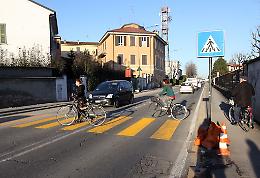 Via Persico, spostate le strisce pedonali pericolose