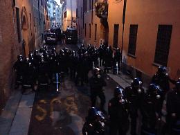 Daresti l'autorizzazione al concerto dei 99 Posse?
