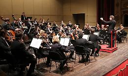 Gatti dirige la Mahler Chamber Orchestra con vigore mai scomposto