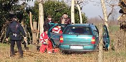 Esce di strada e centra un albero, ferita