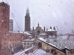 I tetti del centro imbiancati fotografati da via Monteverdi (Marco)