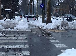 Scivolano sulla neve, ora chiedono i danni
