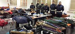 Blitz anti  abusivi in centro
Retata e maxi sequestro