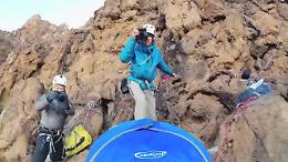 Tanzania, dal ghiacciaio alla savana: salto storico in tuta alare dal Kilimanjaro