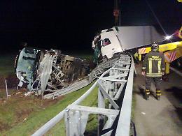 Bus contro camion, gravi autista e uno studente