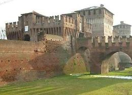 Si finge turista, fotografo bloccato dai vigili in rocca