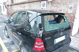Spaccata su un'auto al Lido Po