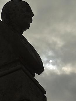 Ammirando l'eclissi