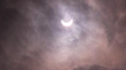 Eclissi solare, il timelapse da Bergamo