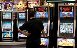 Manomettono un videopoker, bloccati due romeni