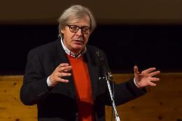 Sgarbi inaugura la mostra di Saviola a DondolandoArte 