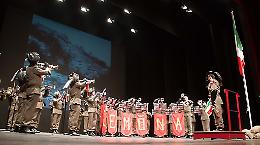 Bersaglieri e Alpini, trionfo al Ponchielli  