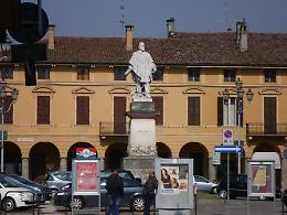 Via IV Novembre a Soresina Poca sicurezza, molti disagi
