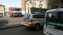 Casa parrocchiale, cede pavimento: una persona ferita