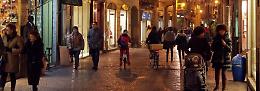 Titolare di un bar aggredito per aver difeso un'anziana