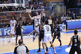 Vanoli batte 81-76 Bologna, piena corsa playoff