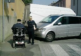Mercatino, incivili e sosta selvaggia