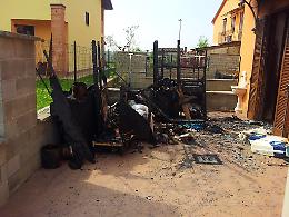 Incendio, casa distrutta a San Giacomo al Campo e tre in ospedale