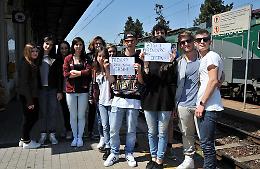 Le immagini della protesta dei pendolari alla stazione di Crema