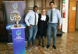 La Coppa dei Mondiali rugby under 20 è arrivata in municipio 