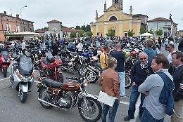 Motoraduno dedicato a Bergamonti, in piazza 650 due ruote