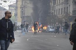 Milano a ferro e fuoco, cremonesi in azione tra i black bloc