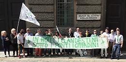 ‘Stop all’arrivo di immigrati’
Sit-in della Lega in prefettura