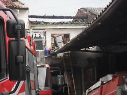 Incendio sotto il nubifragio a Ponteterra