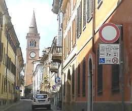 Via Bella Rocca va all’attacco