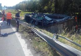 Schianto sulla curva
camion nella scarpata