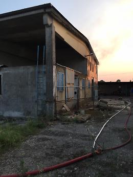 Appartamento distrutto dalle fiamme