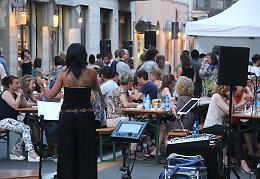 Via Buoso da Dovara in festa