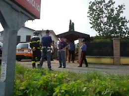 Spara a moglie e figlio, morti l'uomo e il ragazzo