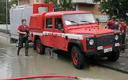 Violento acquazzone e disagi, allagati scantinati e strade