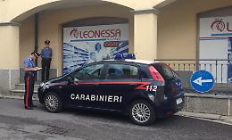 Pistola alla testa, via i soldi: rapina al Leonessa Market