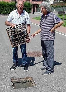 Vandali rubano i tombini
pericolo mortale per moto e bici