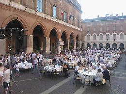Progetto Mec 2015,  aperitivo e cena in piazza Duomo