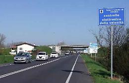 Cadono calcinacci dal ponte, tangenziale chiusa nella notte