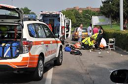 Incidente in via Milano, motociclista all'ospedale
