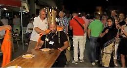 Mangia otto fette in un minuto: Corberi è il 'Re Melone' 2015