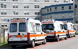 Scontro frontale fra due auto: un 18enne e un 48enne in ospedale