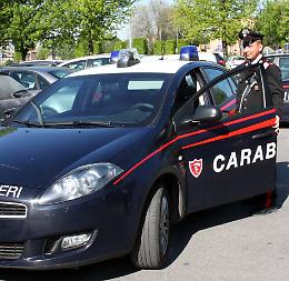 Prima il tentato furto all'Ovs, poi il litigio in stazione: 32enne nei guai