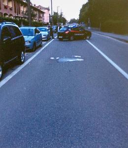 'Mi ha spinto giù dall'auto, la ruota sul viso
Ho sentito un dolore fortissimo, poi il buio'